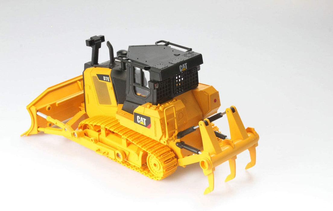 Radio Controlled 1:24 Scale CAT D7E Track-Type Tractor